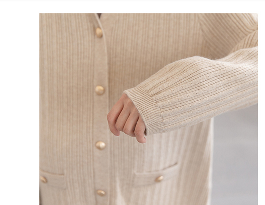 Cardigan Tipo Suéter Estilo Occidental Reductor de Edad con Cuello Solapa y Falda Tejida Elástica Midi - Image 8