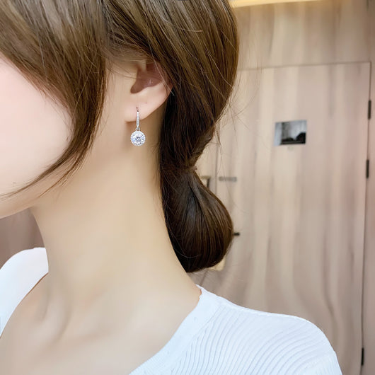 Aretes Moissanita Redondos de Cuatro Puntas