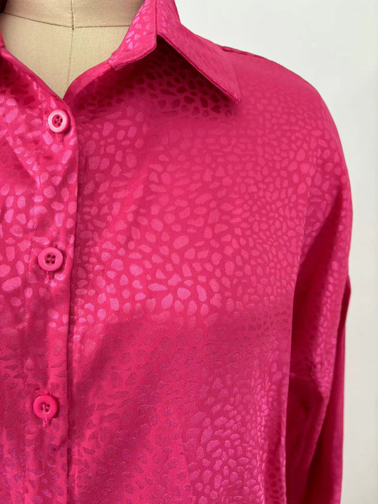 Conjunto de Dos Piezas Mujer con Camisa Estampado Leopardo y Pantalón - Image 25