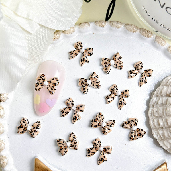 Accesorios de Uñas con Moño Leopardo Maillard