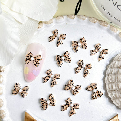 Accesorios de Uñas con Moño Leopardo Maillard