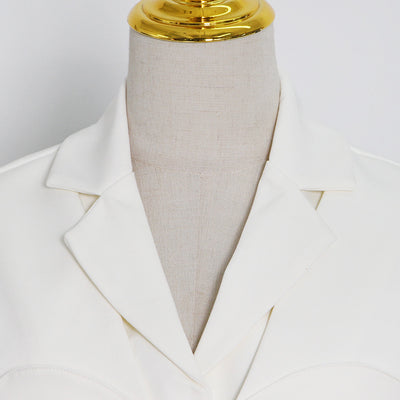 Blazer Entallado con Hombreras y Detalles Calados - Image 13