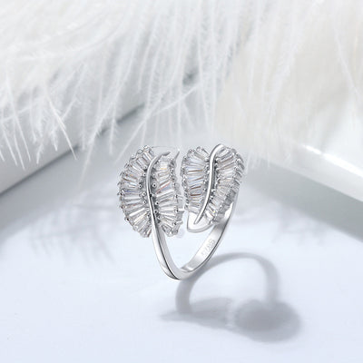 Anillo Ajustable de Oro Blanco con Diamante en Forma de Pluma - Image 11