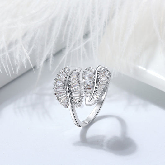 Anillo Ajustable de Oro Blanco con Diamante en Forma de Pluma - Image 11