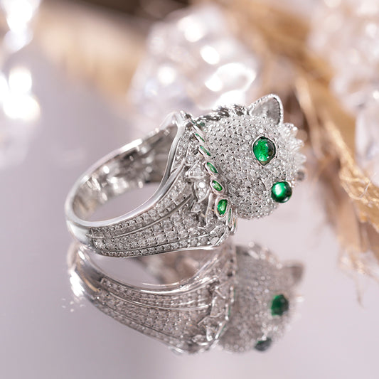 Anillo de Plata Esterlina con Esmeralda Simulada de Diseño Premium