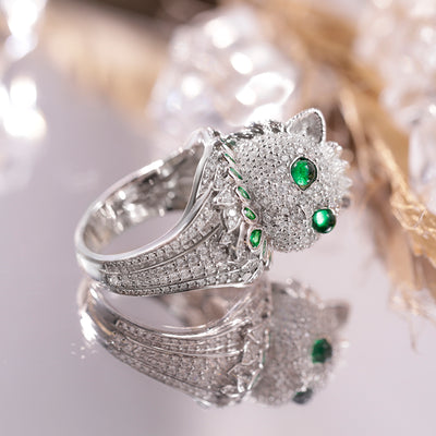 Anillo de Plata Esterlina con Esmeralda Simulada de Diseño Premium