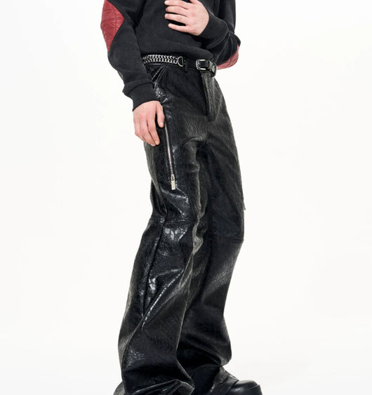Pantalones de Cuero Texturado Negro con Corte Acampanado - Image 3