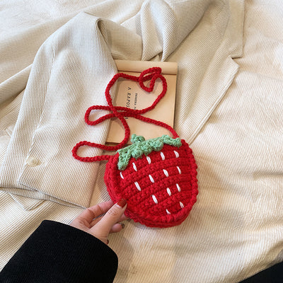 Bolsa Infantil Tejida a Mano con Diseño de Fresa en Lana - Image 3