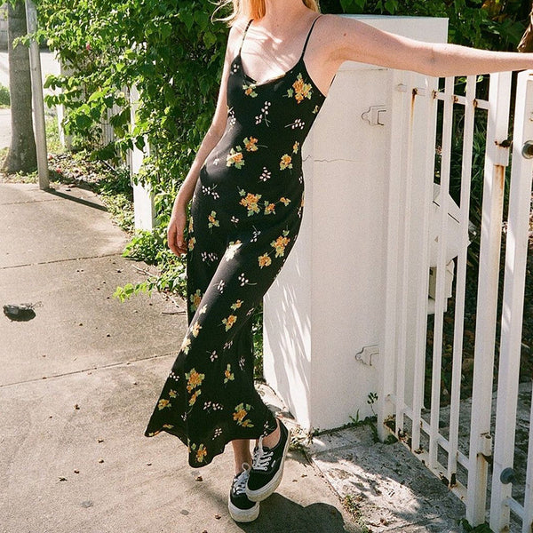 Vestido Maxi Elegante con Escote V y Estampado Exclusivo