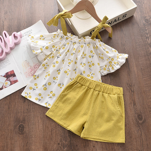 Traje Floral de Dos Piezas con Tirantes para Niña Pequeña