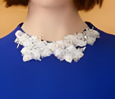 Vestido Elegante Azul Royal con Detalles Florales y Cuentas - Image 5