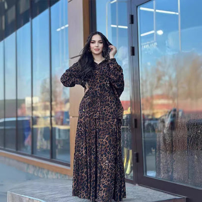 Conjunto Falda Plisada con Blusa Estampado Leopardo y Capucha