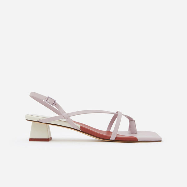 Sandalias Planas de Verano con Tacón Cuadrado y Diseño Bicolor