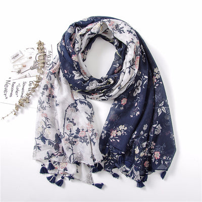 Pañuelo de Seda Artesanal con Estampado Floral Vintage y Flecos - Image 4