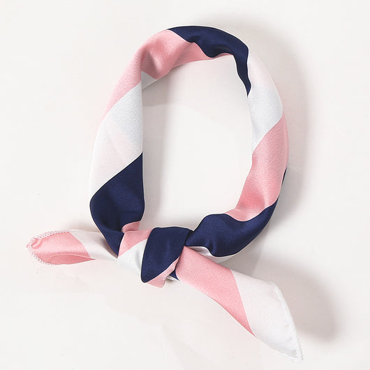 Pañuelo de Seda Coreano con Estampado Decorativo - Image 7