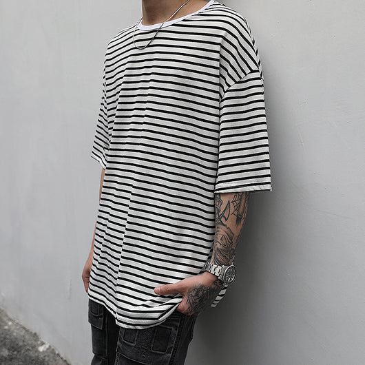 Playera Holgada a Rayas Blancas y Negras con Manga Corta - Image 10