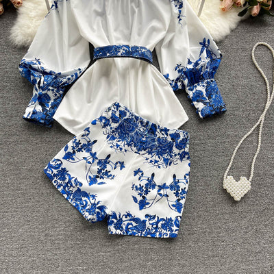 Conjunto Vintage: Blusa Porcelana Azul y Blanca + Short Ancho Versátil - Image 4