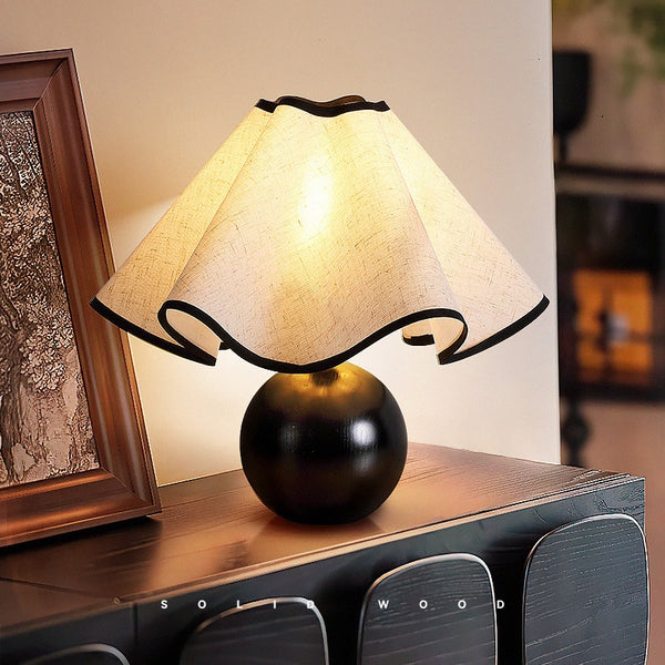 Lámpara de Mesa Retro en Madera de Nogal con Diseño Floral Creativo