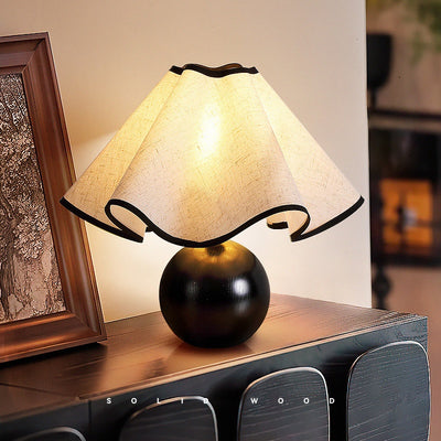 Lámpara de Mesa Retro en Madera de Nogal con Diseño Floral Creativo