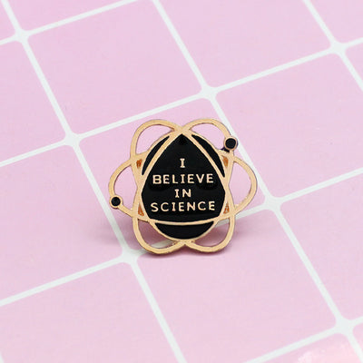 Broche Insignia Infantil Universo y Planetas para Chaqueta - Image 3