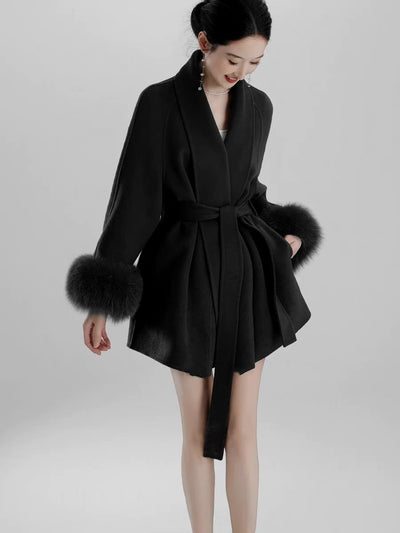 Abrigo Corto Elegante de Cashmira Reversible con Cuello de Zorro Negro - Image 10