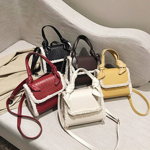 Bolsa Cuadrada Pequeña de Lana de Cordero con Patrón Piedra