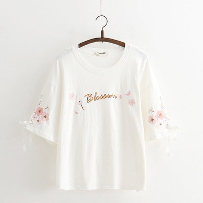 Camiseta Suelta de Algodón con Bordado Floral y Cordones para Mujer - Image 2