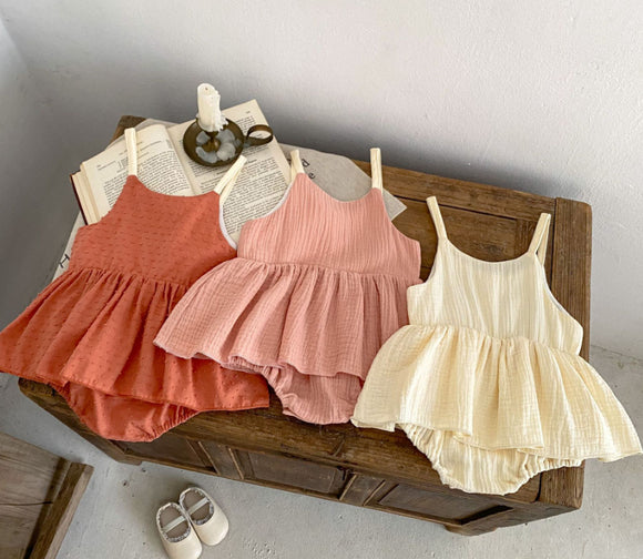 Mono Princesa con Falda Triangular Bordada y Tirantes Ajustables
