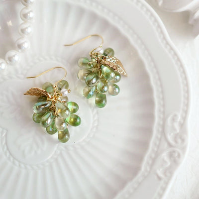 Aretes de Uva con Cuentas de Vidrio y Borla Delicada - Image 5