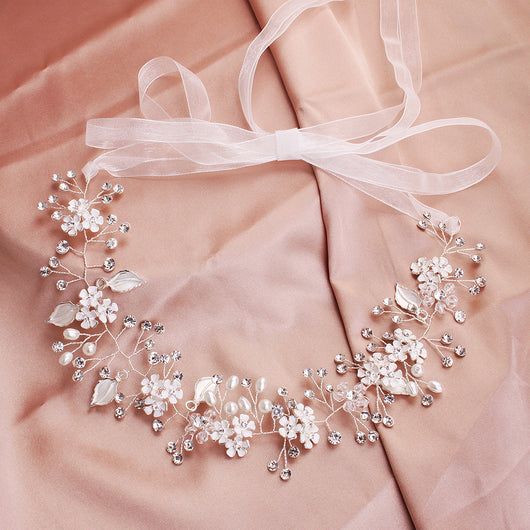 Diadema Perla Artesanal con Flor de Aleación - Image 3
