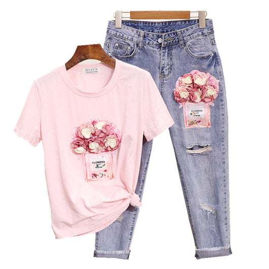 Conjunto Denim con Botella de Perfume Floral y Camiseta Estampada Lentejuelas - Image 8