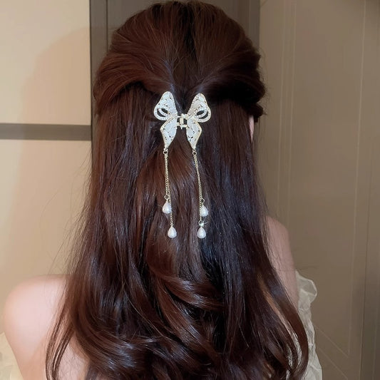 Horquilla de Perla Dorada con Borla Elegante