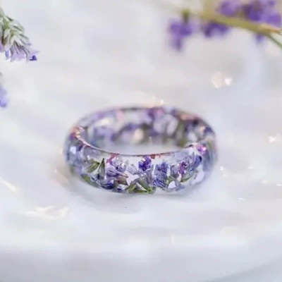 Anillo de Resina con Flores Secas y Laminado Dorado - Joya Artesanal Única - Image 10