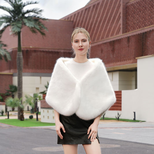 Chaleco Formal Elegante para Anfitrión en Tono Blanco Cálido