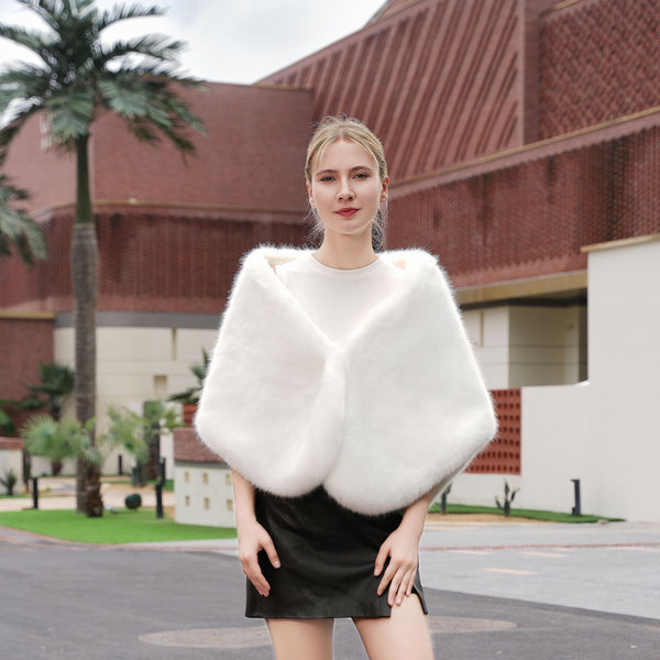 Chaleco Formal Elegante para Anfitrión en Tono Blanco Cálido