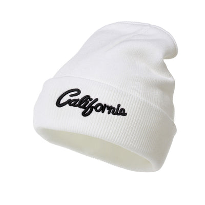 Gorro Tejido con Letras 3D Bordadas - Image 5