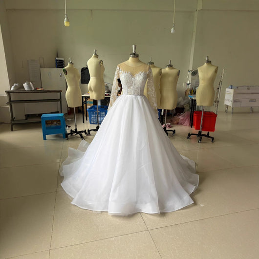 Vestido de Novia Largo con Hombros Descubiertos y Bordados Elegantes - Image 4