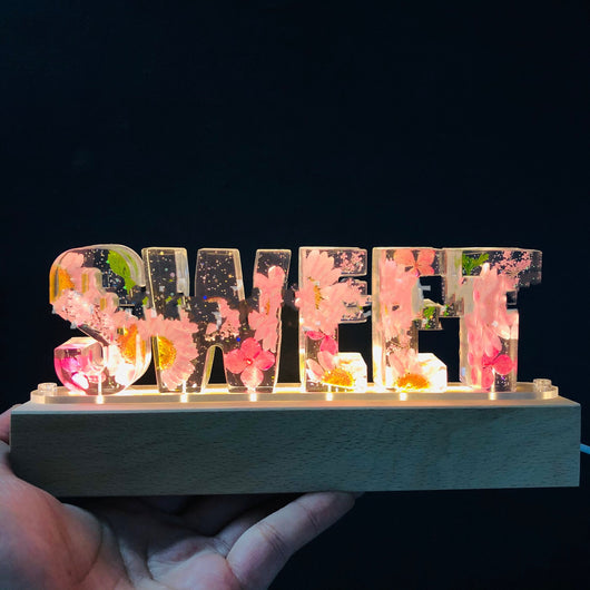 Luz Nocturna USB con Letras de Flores Reales Epoxy - Image 12