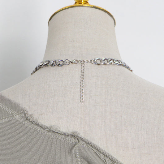 Suéter Gris Corto con Cuello Halter y Hombros Inclinados - Image 13