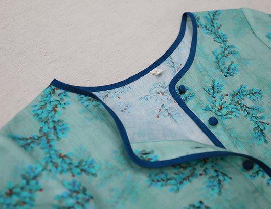 Vestido de Lino y Algodón Floral Estilo Verano con Cinturón Contraste - Image 9