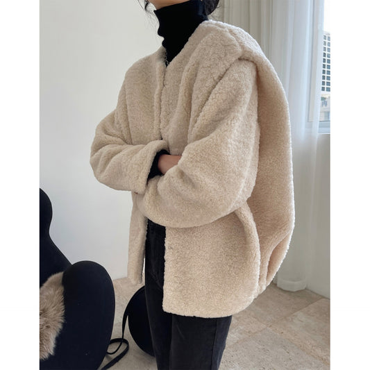 Abrigo de Lana de Cordero con Hombros Anchos - Diseño Elegante y Moderno