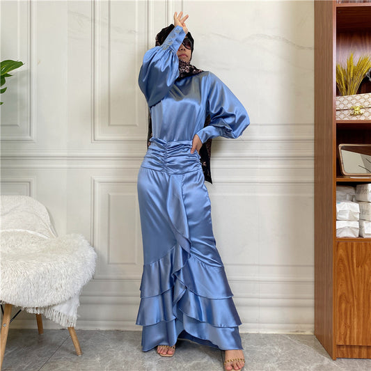 Traje Ejecutivo: Blusa de Satén con Cuello Redondo y Falda Ajustada