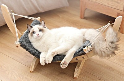 Cama Colgante de Madera Maciza para Perros y Gatos con Almohadilla - Image 8
