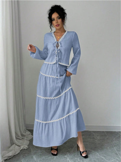 Conjunto Elegante con Blusa de Encaje y Falda Plisada con Mangas Farol - Image 10