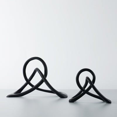 Ornamentos Geométricos Abstractos en Resina Negra con Nudo Retorcido - Image 11