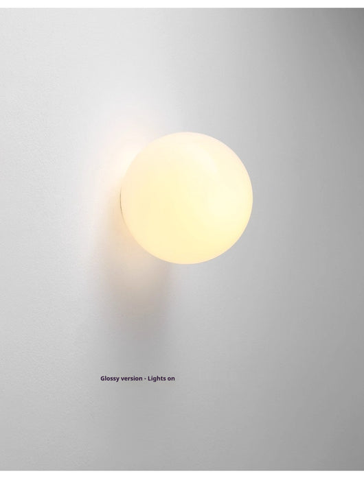 Lámpara de Pared Minimalista con Esfera de Vidrio para Sala de Estar - Image 14