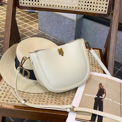 Bolso Mensajero de Cuero para Mujer - Diseño Minimalista y Versátil - Image 8