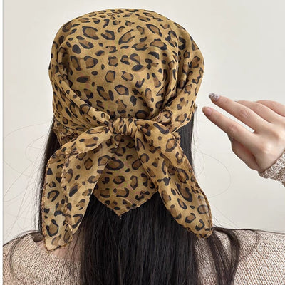 Pañuelo Satinado Floral Versátil para Cabello y Accesorios - Image 3