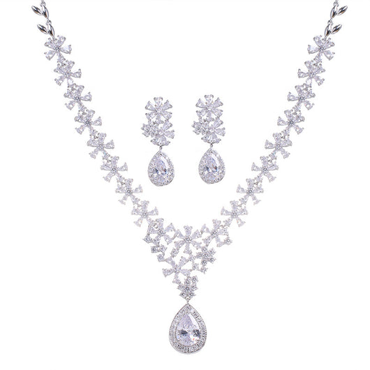 Conjunto de Dos Piezas: Collar y Aretes de Cristal - Image 8
