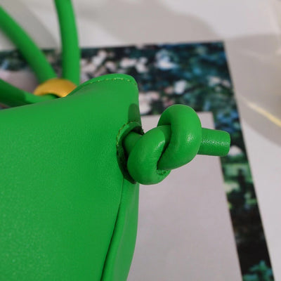 Bolso Axilar de Cuero Vacuno Tejido Liso con Detalles Dorados - Image 17